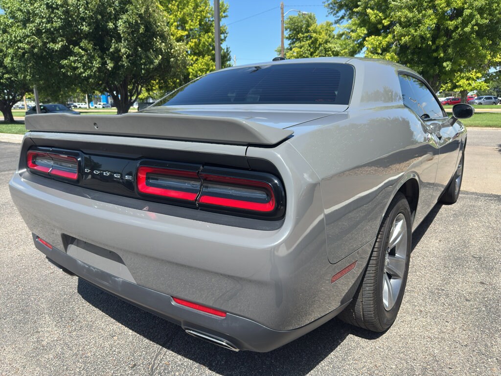 2019 Dodge Challenger SXT photo 3