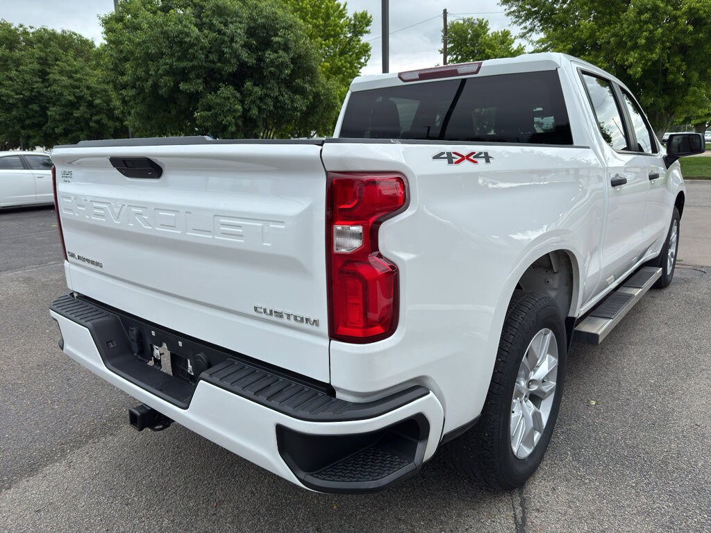2022 Chevrolet Silverado 1500 Custom photo 2