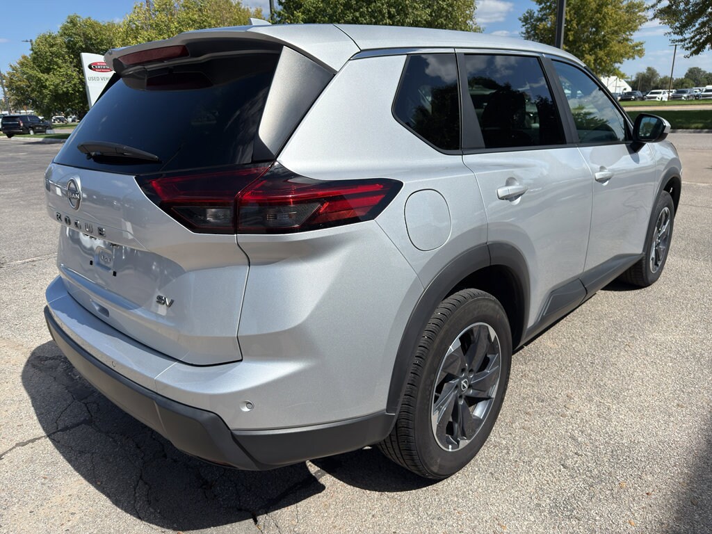 2024 Nissan Rogue SV photo 3