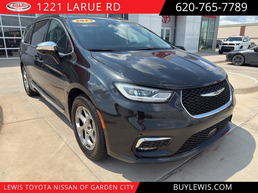 Used 2023 Chrysler Pacifica Limited Van Passenger Van