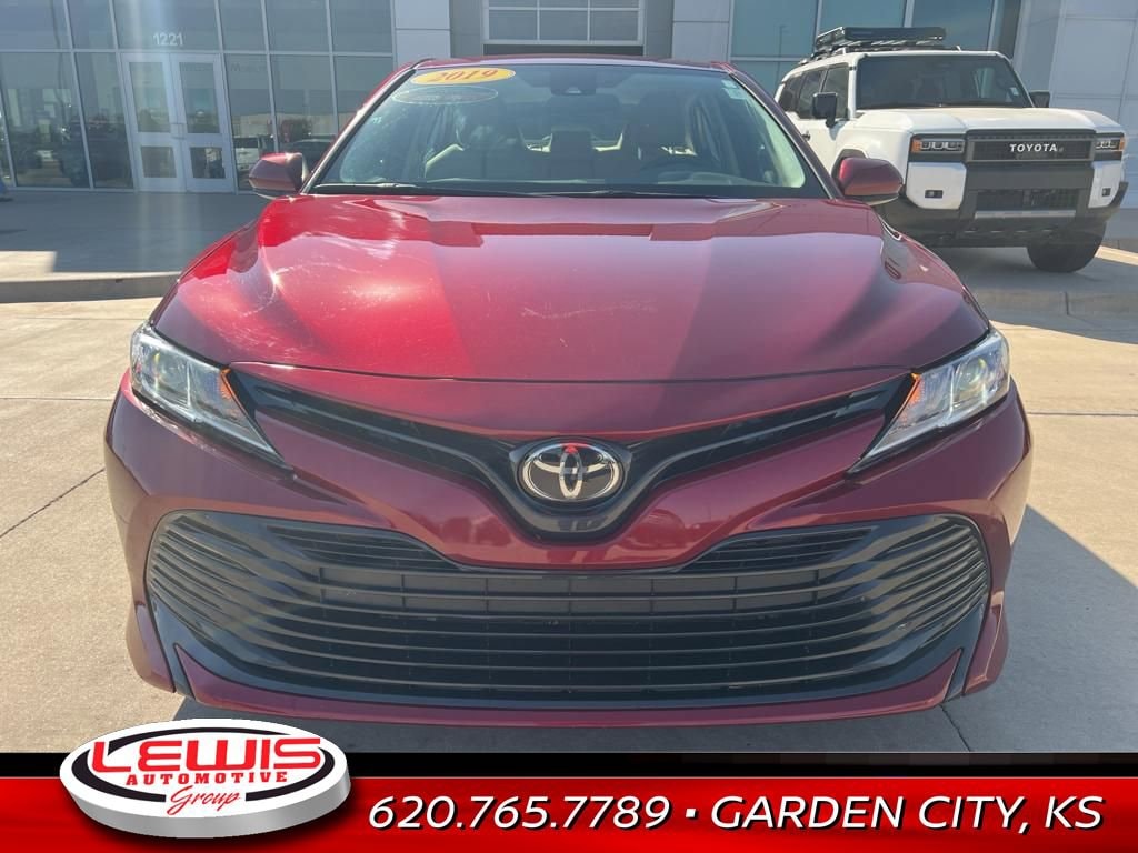 Used 2019 Toyota Camry LE with VIN 4T1B11HKXKU760073 for sale in Garden City, KS