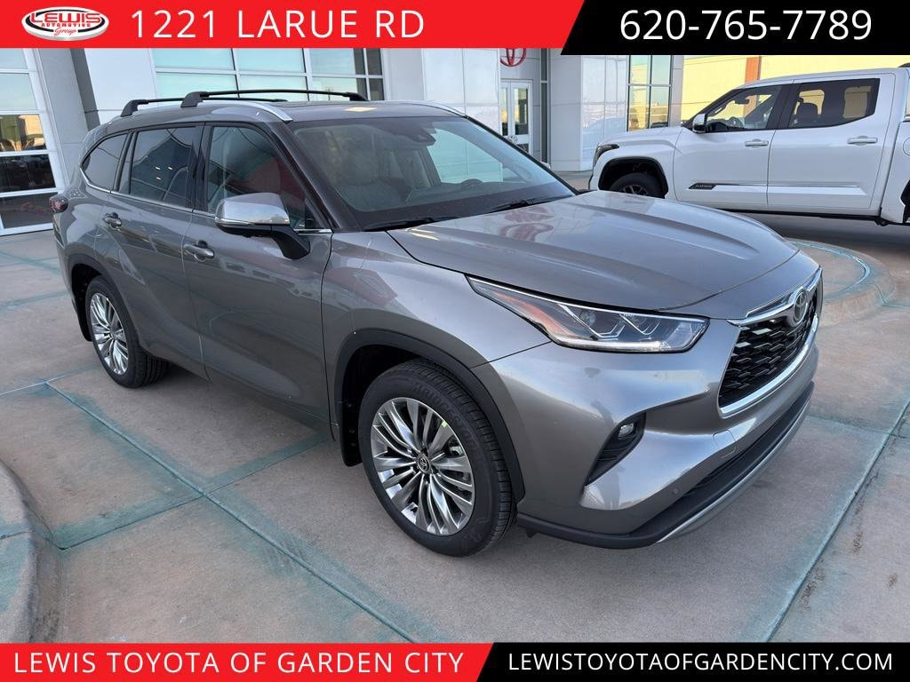 2026 Toyota Highlander Platinum's photo