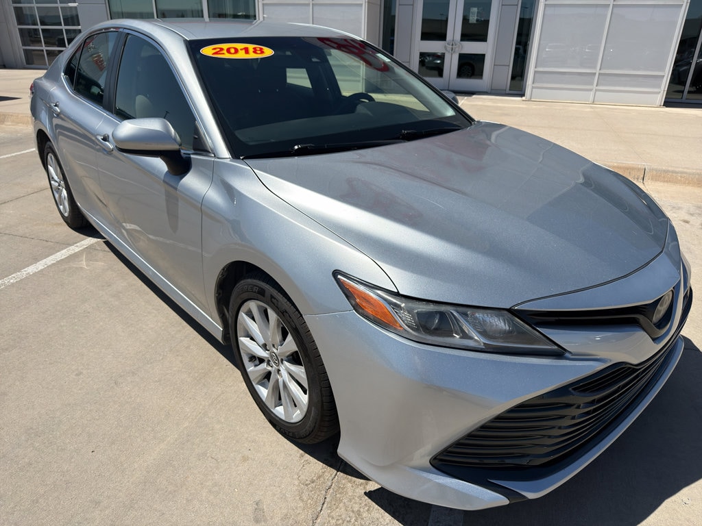 Used 2018 Toyota Camry LE with VIN JTNB11HK4J3037159 for sale in Garden City, KS