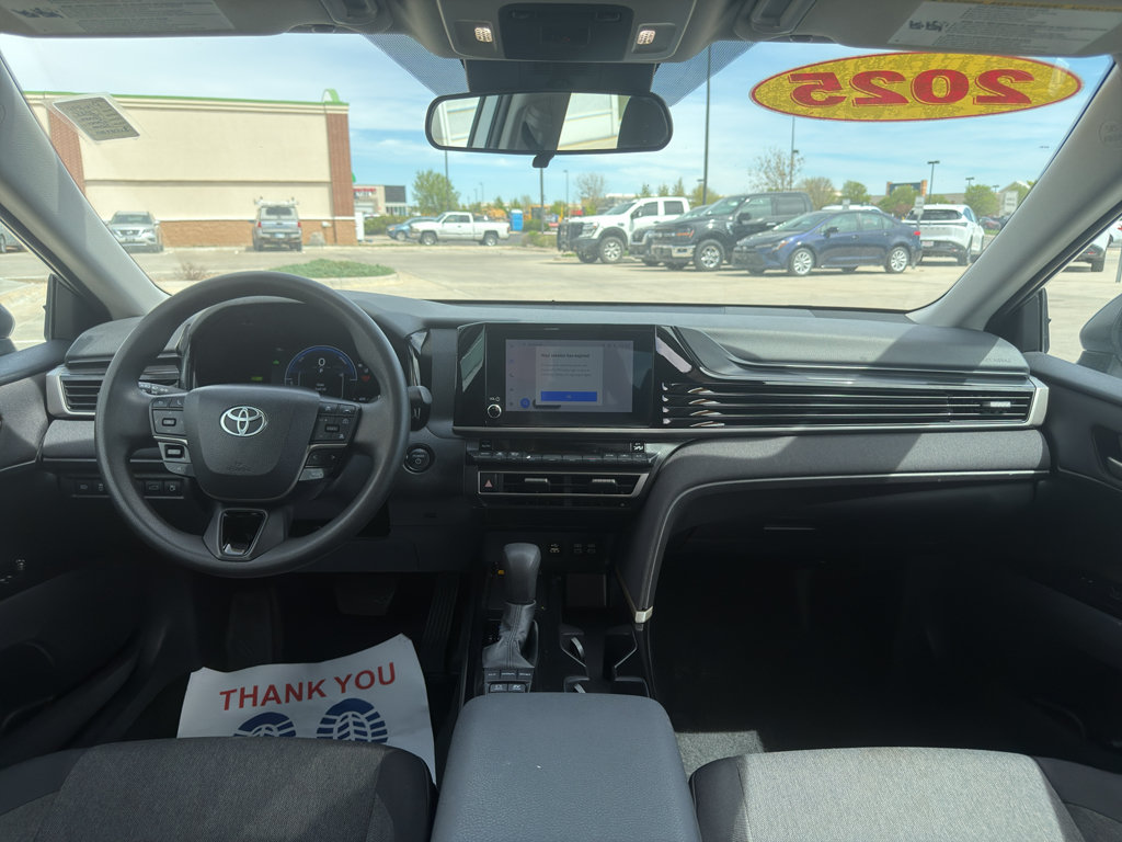 2025 Toyota Camry LE - Photo 7