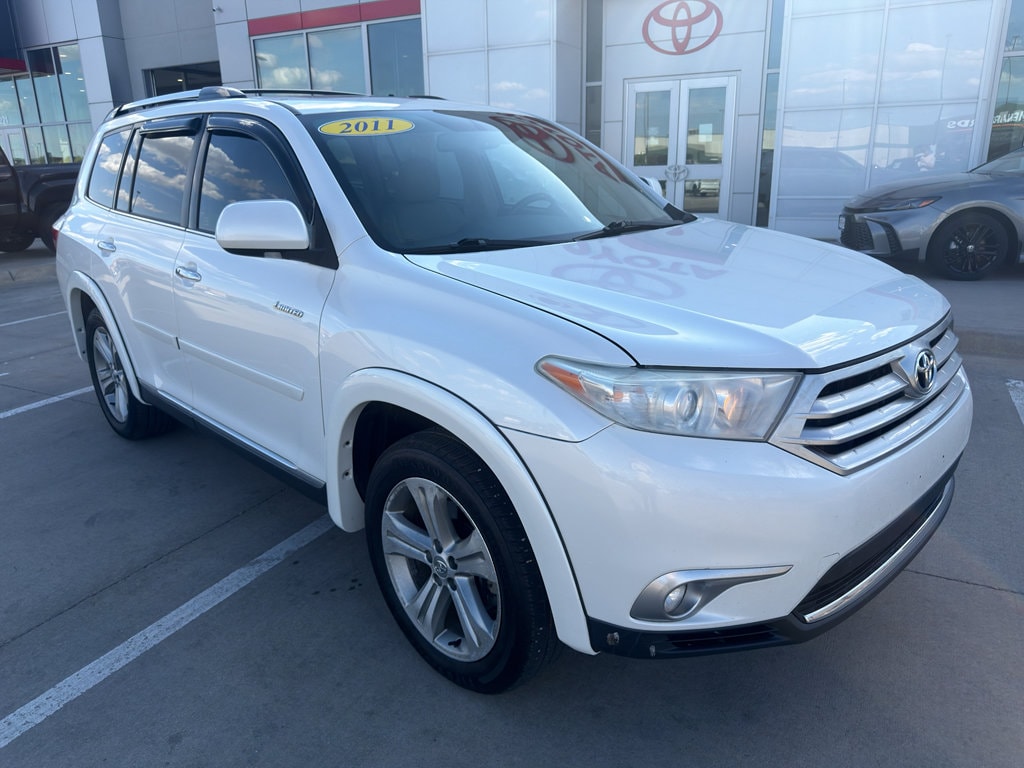 Used 2011 Toyota Highlander Limited with VIN 5TDDK3EH1BS079402 for sale in Garden City, KS