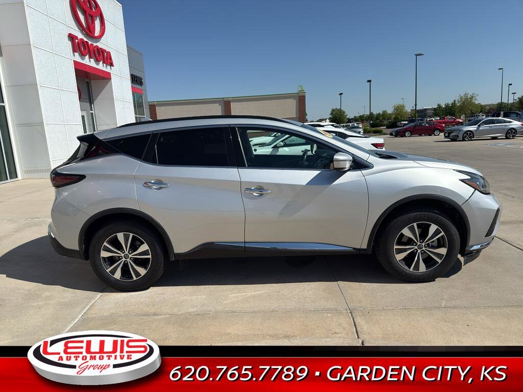 2023 Nissan Murano SV photo 2