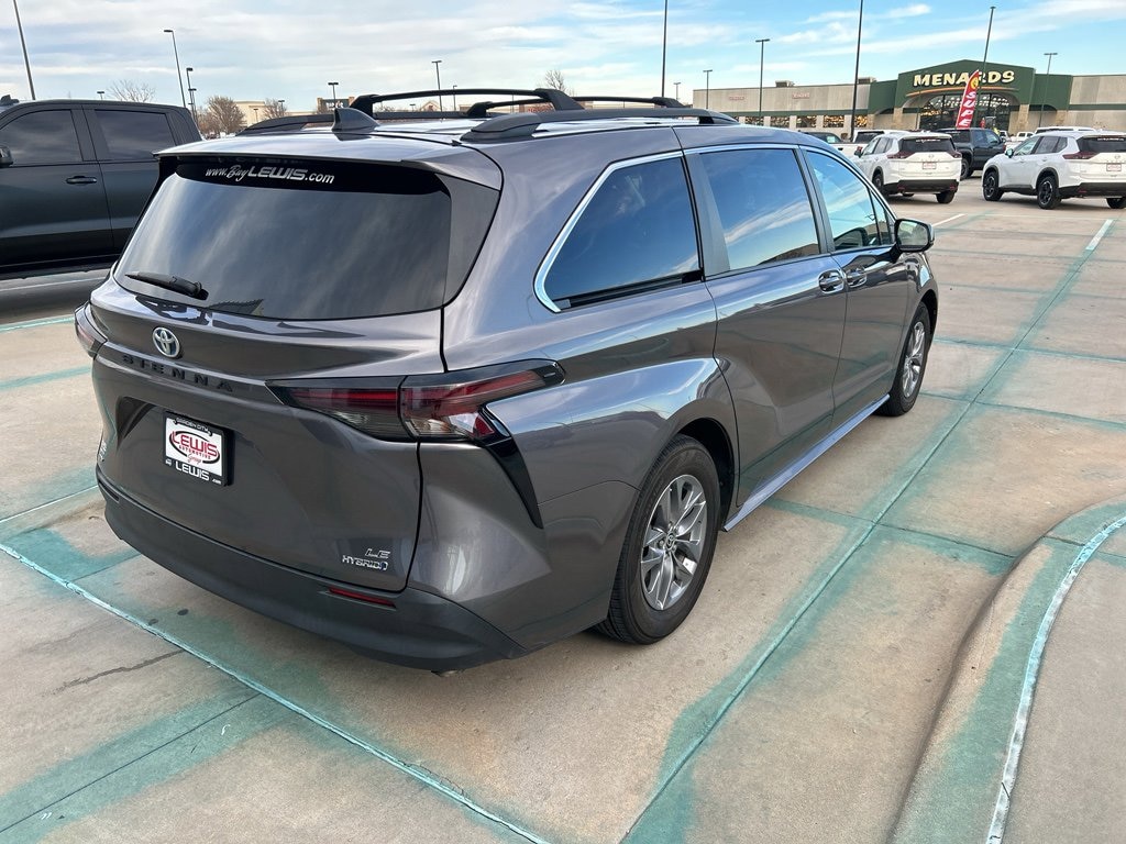 Used 2023 Toyota Sienna LE 8 Passenger Van Passenger Van