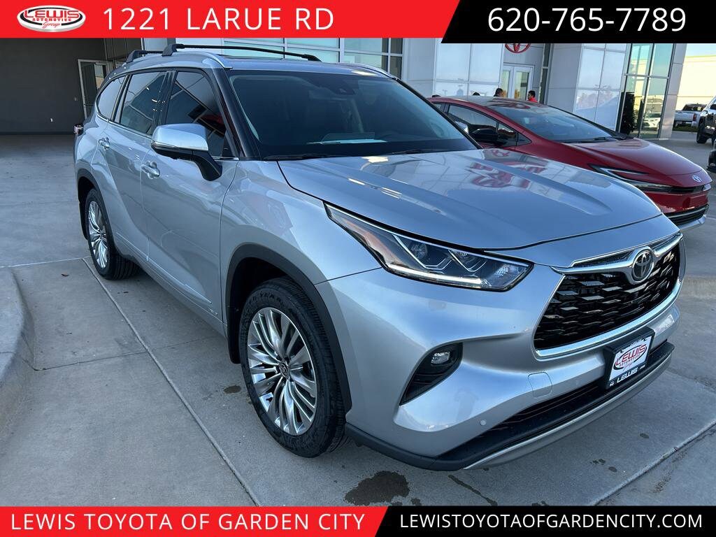 New 2025 Toyota Highlander Hybrid Platinum SUV