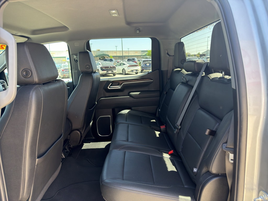 2025 GMC Sierra 1500 SLT - Photo 13