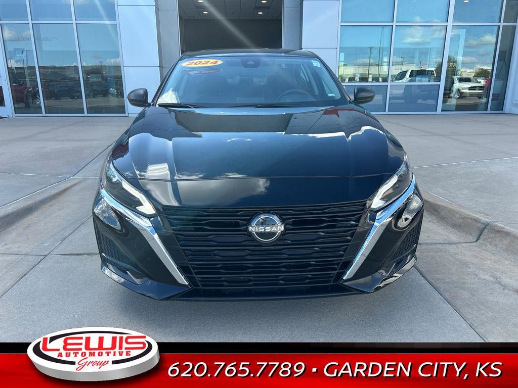 Used 2024 Nissan Altima 2.5 SV Sedan