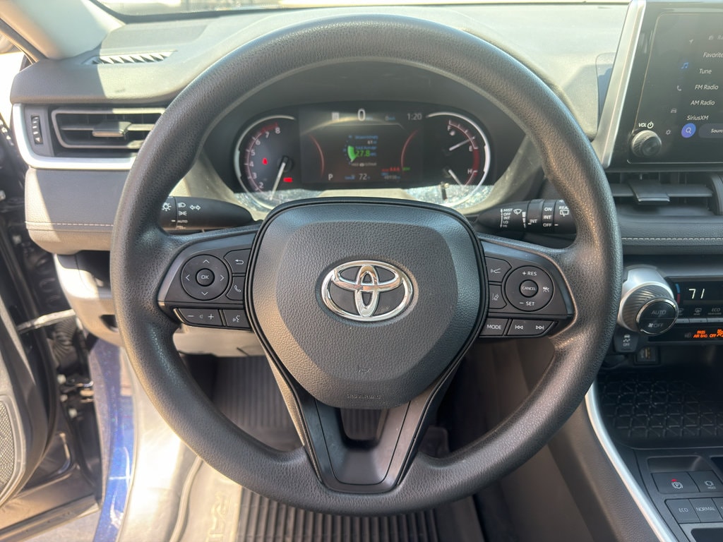2024 Toyota RAV4 XLE - Photo 14