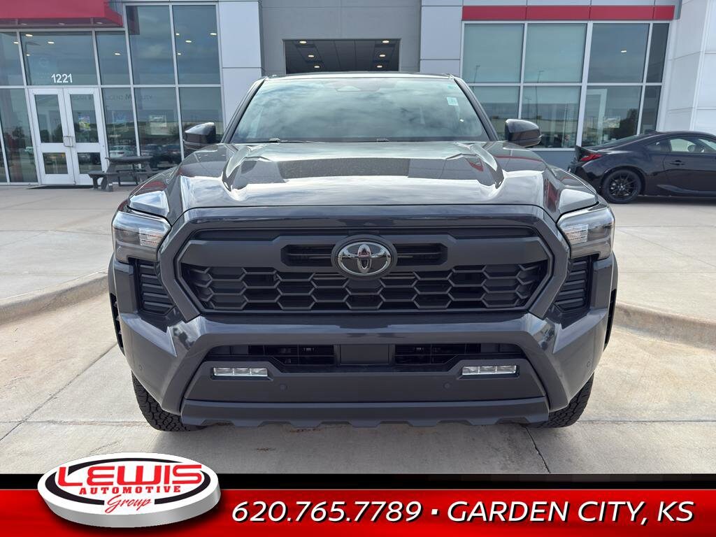 2025 Toyota Tacoma TRD Off-Road photo 2