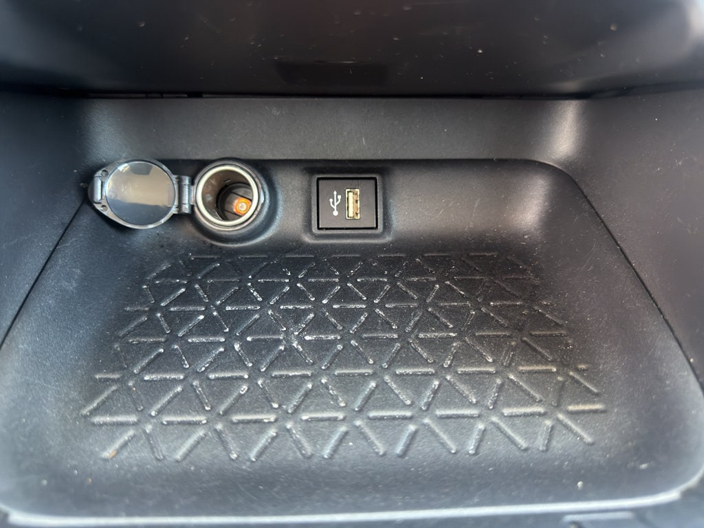 2024 Toyota RAV4 XLE - Photo 19