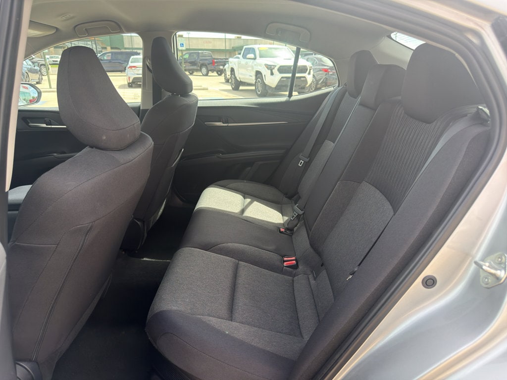 2025 Toyota Camry LE - Photo 9