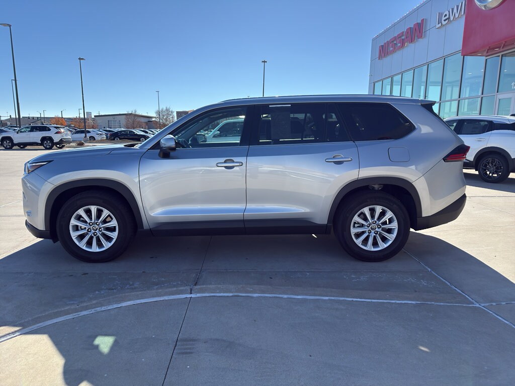 2025 Toyota Grand Highlander XLE photo 2