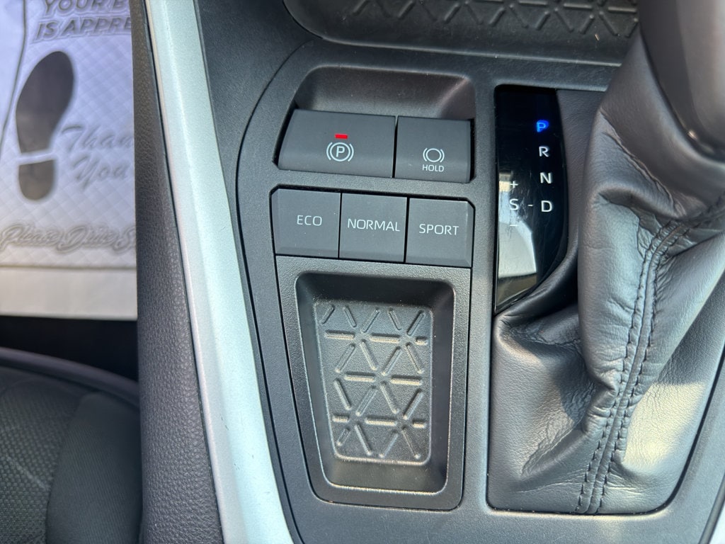 2024 Toyota RAV4 XLE - Photo 21