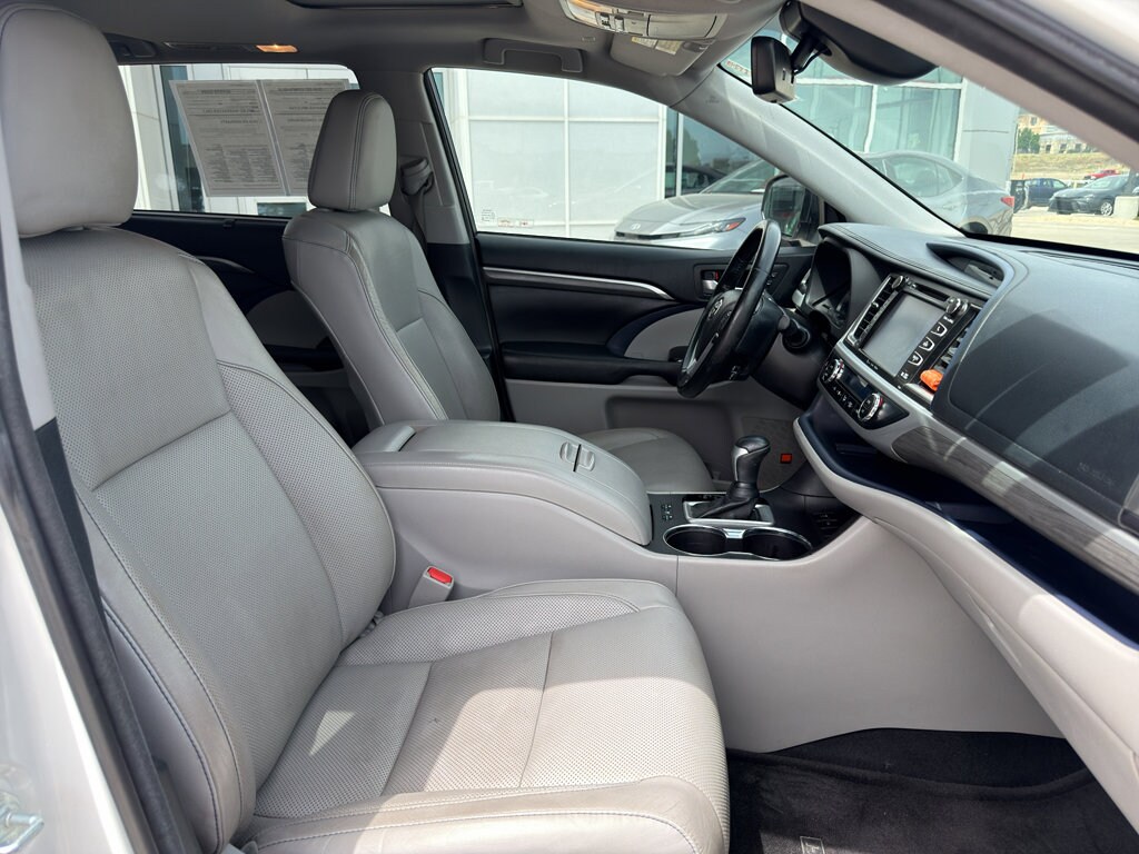 Used 2018 Toyota Highlander Limited V6 SUV