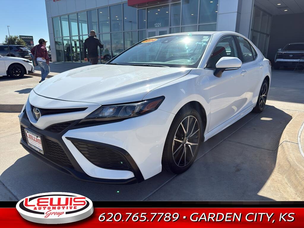 2024 Toyota Camry LE photo 3