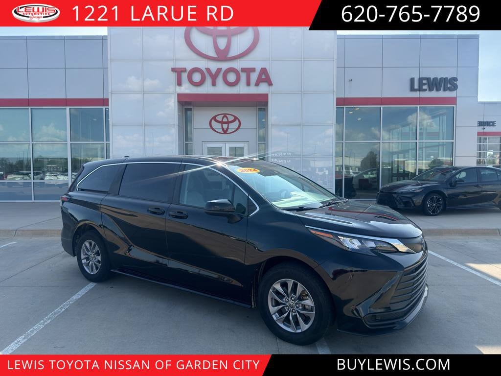 Used 2024 Toyota Sienna LE 8 Passenger Van Passenger Van