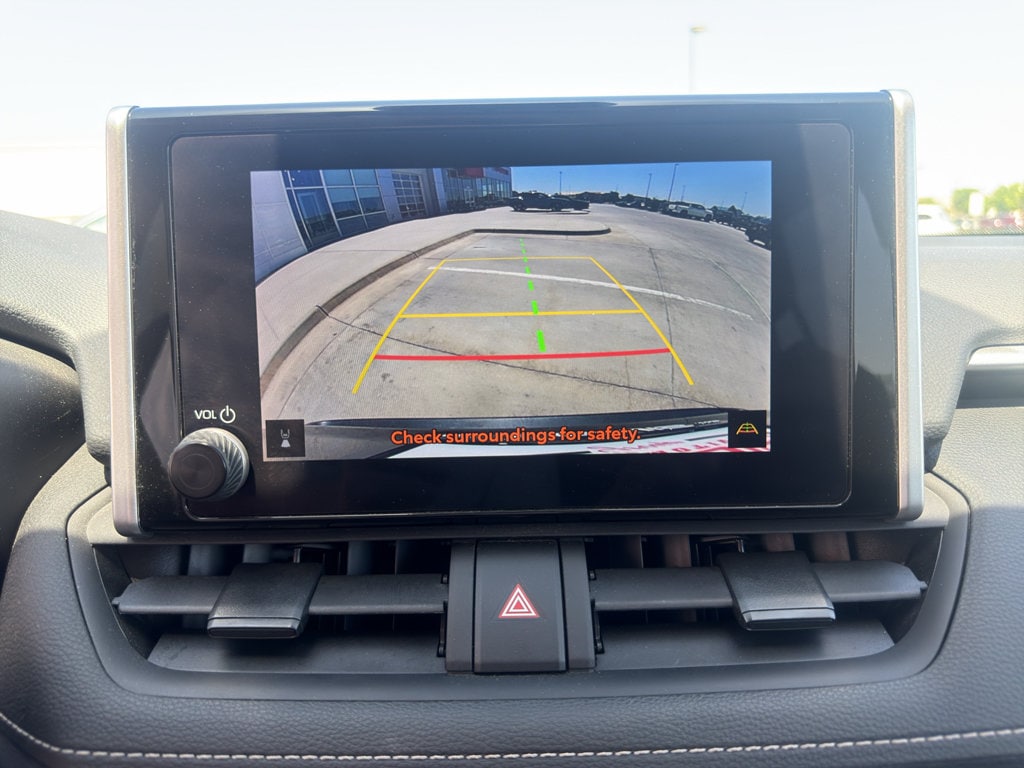 2024 Toyota RAV4 XLE - Photo 17