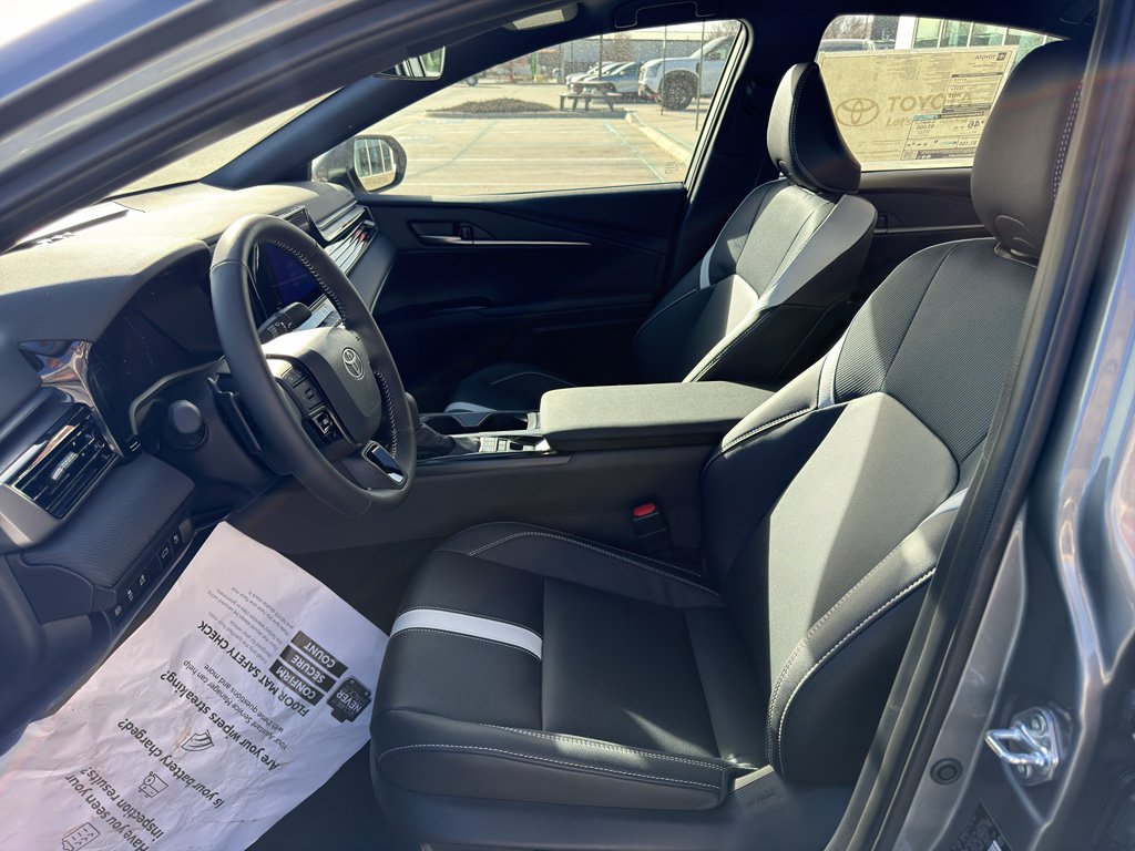 2026 Toyota Camry SE - Photo 11