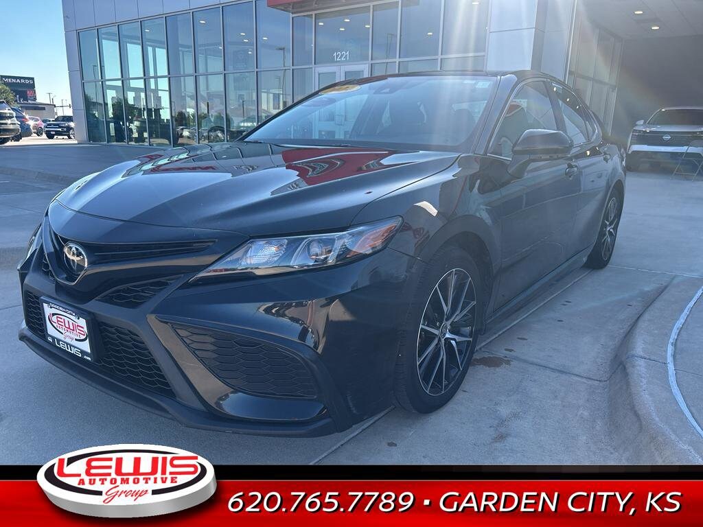 2024 Toyota Camry SE photo 3