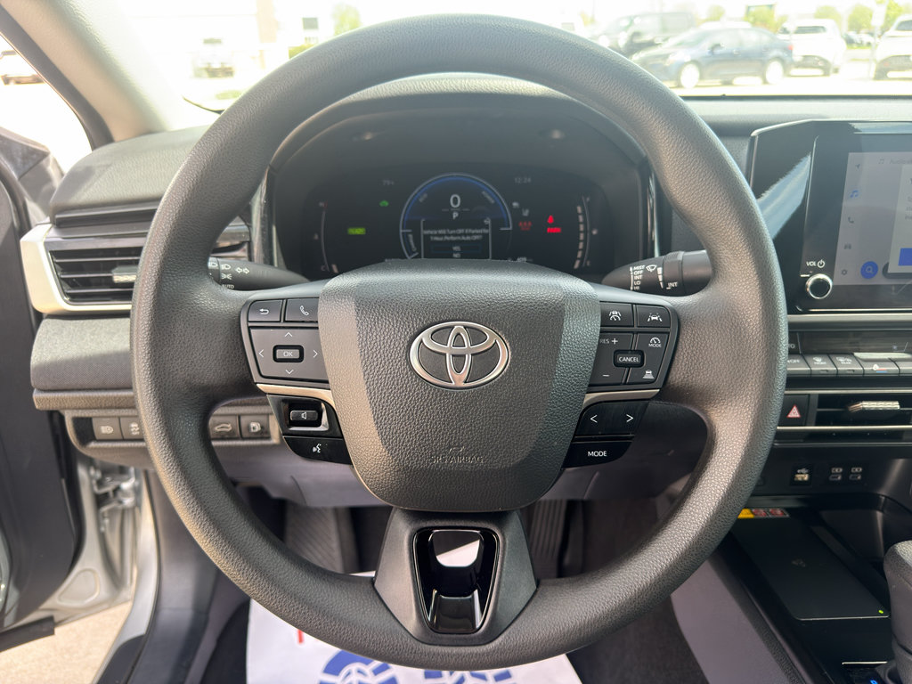 2025 Toyota Camry LE - Photo 13