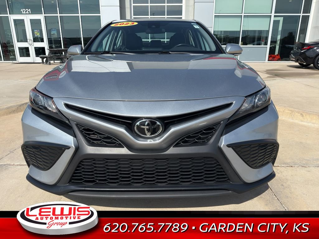 2023 Toyota Camry SE photo 2