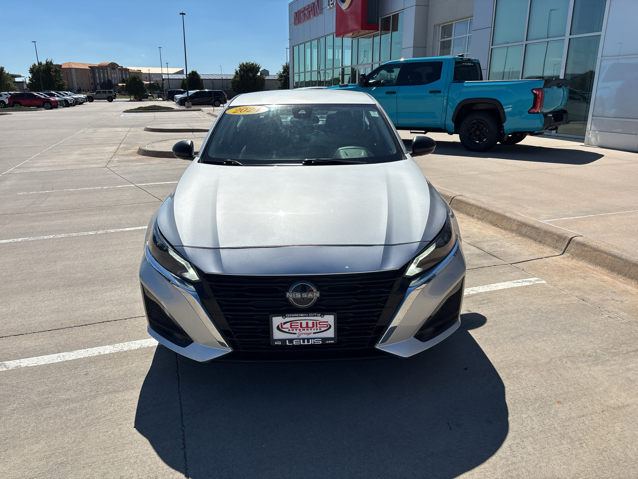 Used 2024 Nissan Altima SV with VIN 1N4BL4DV8RN374195 for sale in Garden City, KS