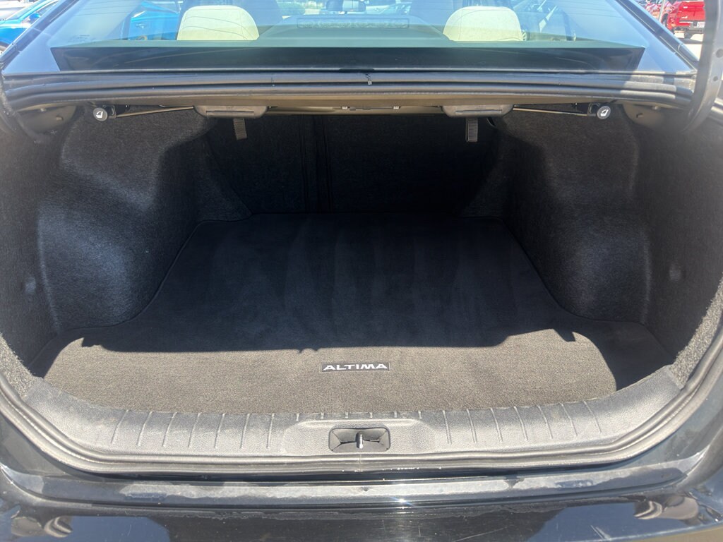 Used 2025 Nissan Altima SV Sedan