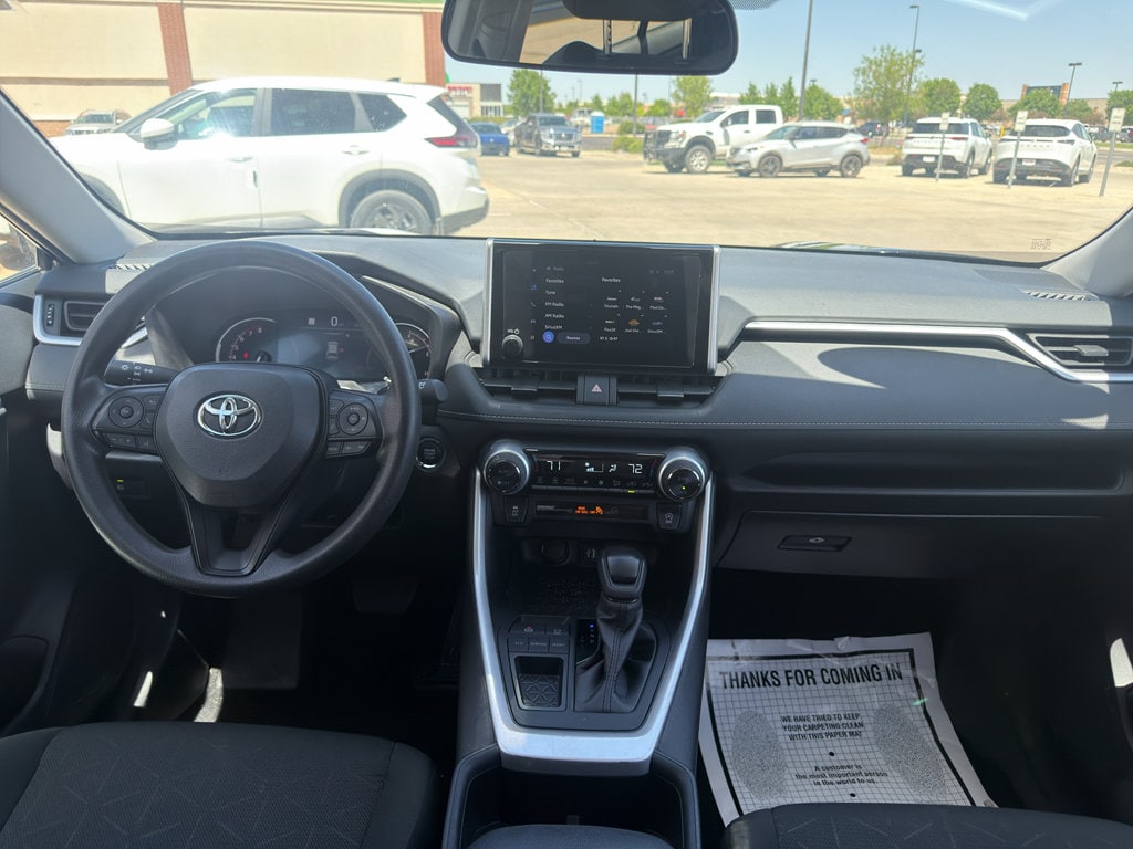 2024 Toyota RAV4 XLE - Photo 7