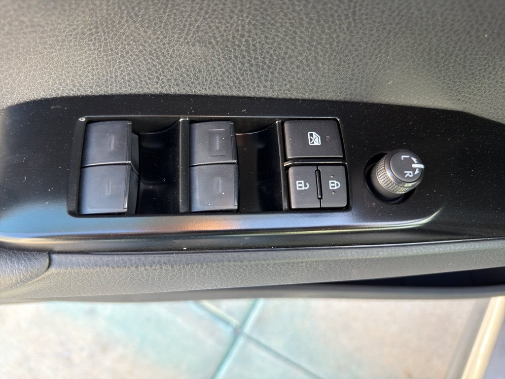 2026 Toyota Camry SE - Photo 13