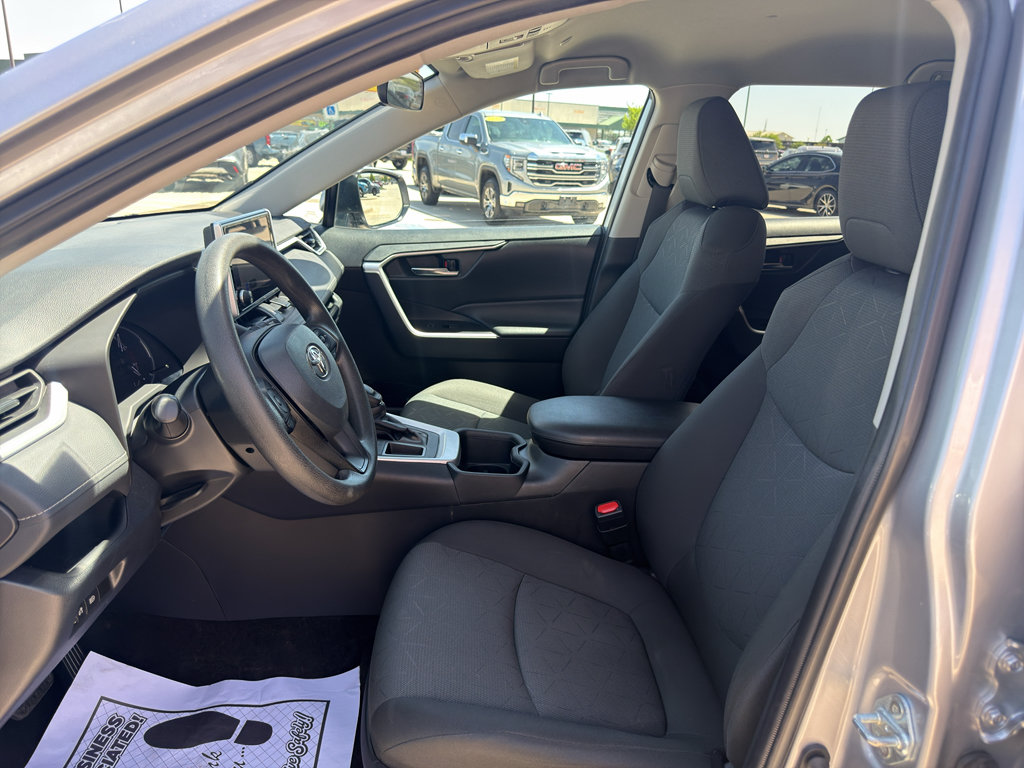 2024 Toyota RAV4 XLE - Photo 12