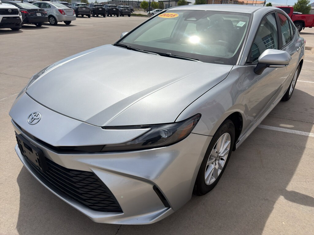2025 Toyota Camry LE - Photo 25