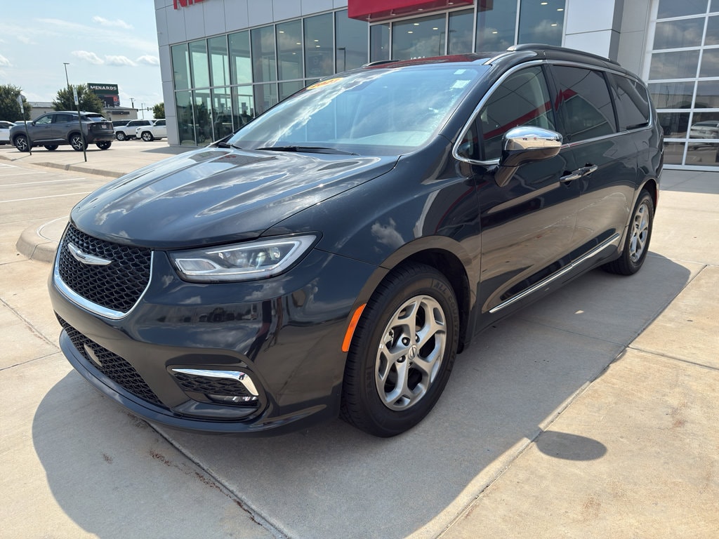 Used 2023 Chrysler Pacifica Limited Van Passenger Van