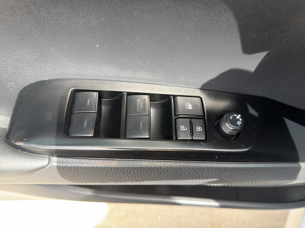 2025 Toyota Camry LE - Photo 12