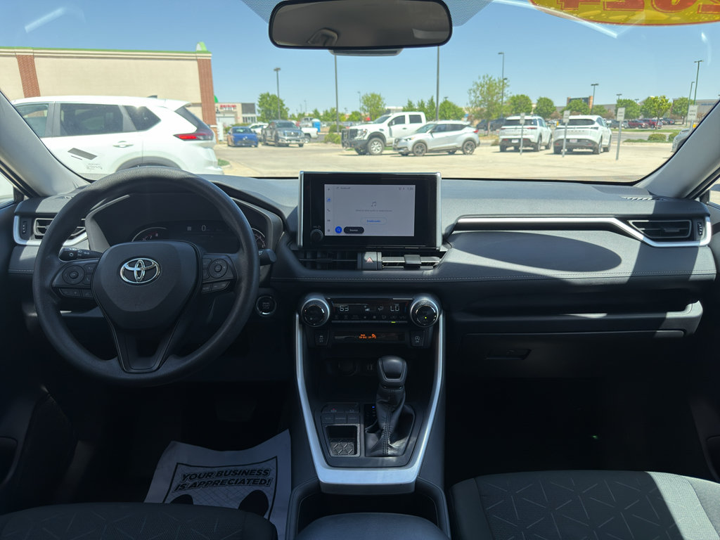 2024 Toyota RAV4 XLE - Photo 7