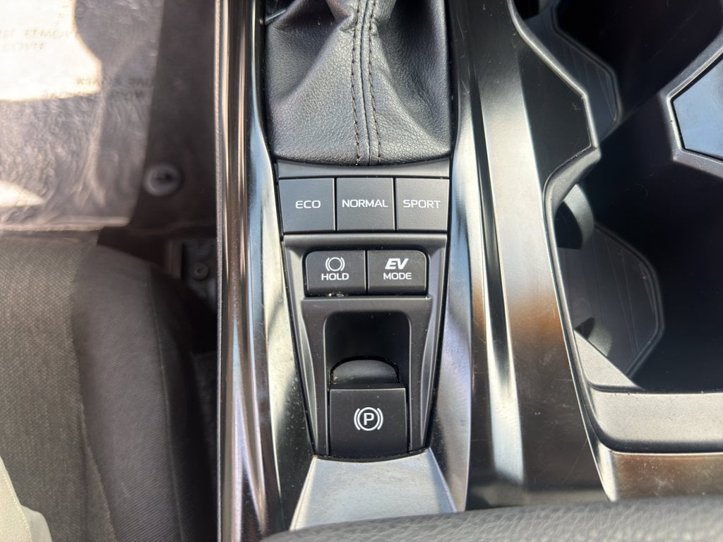 2025 Toyota Camry LE - Photo 20