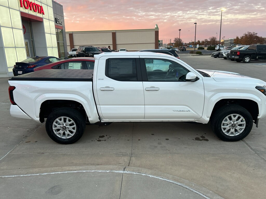 New 2025 Toyota Tacoma SR5 Truck Double Cab