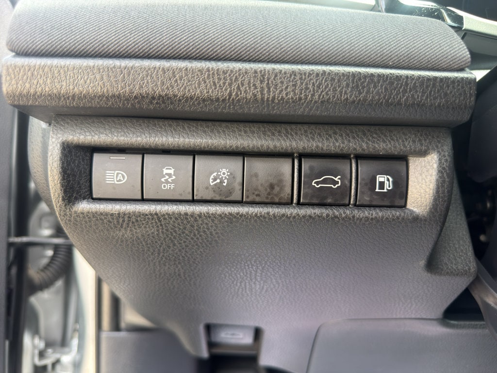 2025 Toyota Camry LE - Photo 14