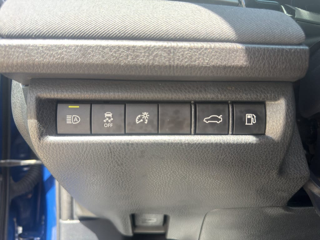 2025 Toyota Camry LE - Photo 14