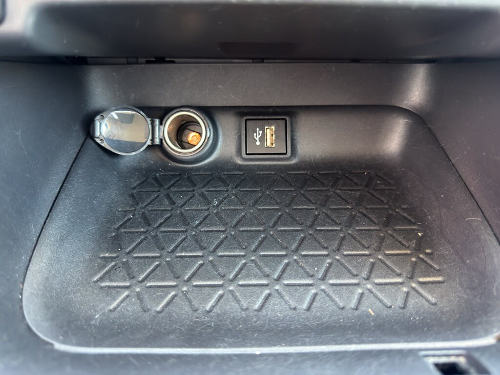 2024 Toyota RAV4 XLE - Photo 20