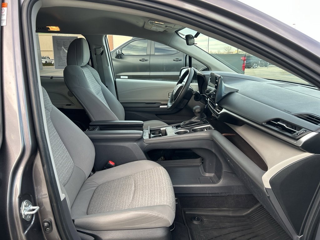Used 2023 Toyota Sienna LE 8 Passenger Van Passenger Van