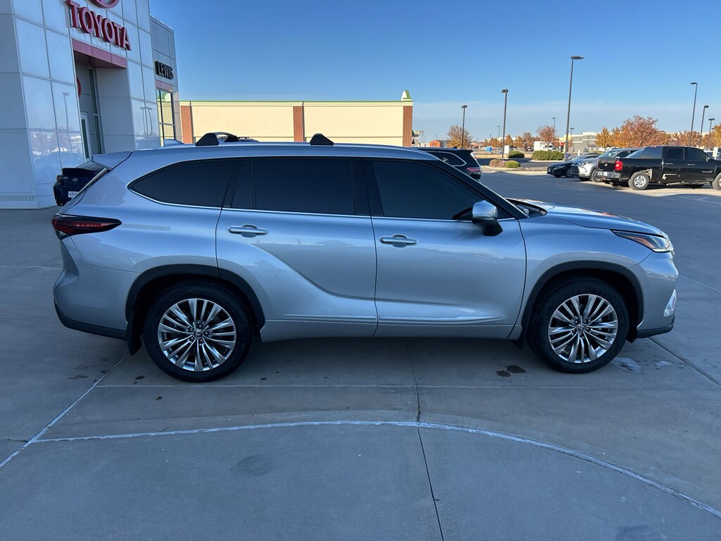 New 2025 Toyota Highlander Hybrid Platinum SUV