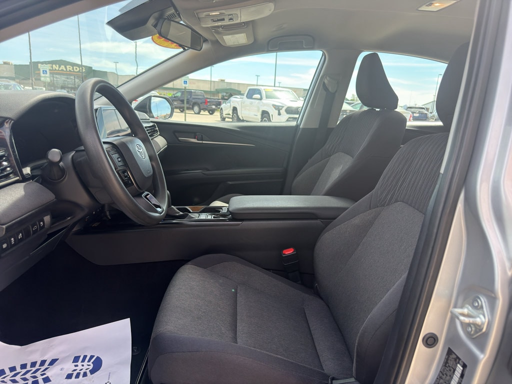 2025 Toyota Camry LE - Photo 11
