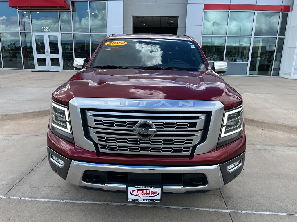 2022 Nissan Titan Platinum Reserve photo 2