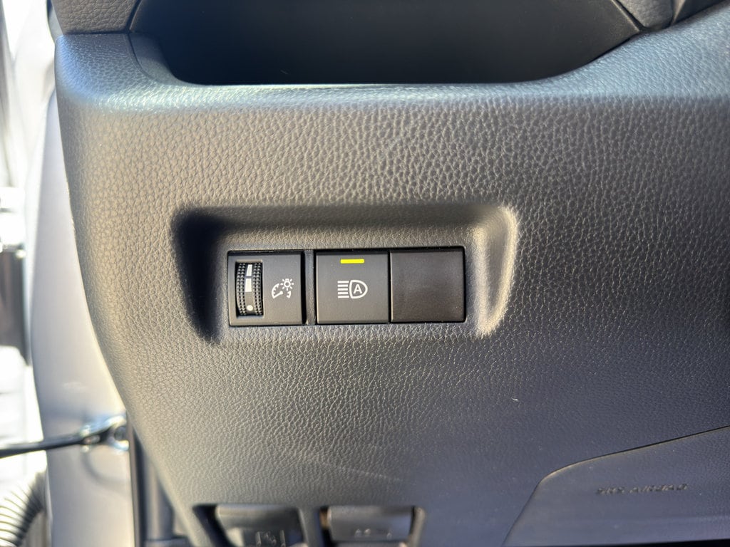 2024 Toyota RAV4 XLE - Photo 16