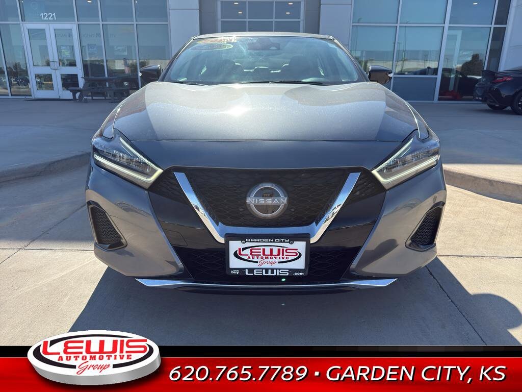 2023 Nissan Maxima SV photo 2