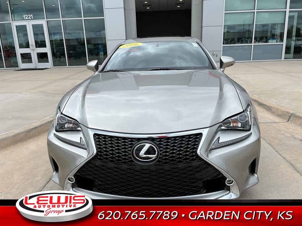2016 Lexus RC 200t photo 2