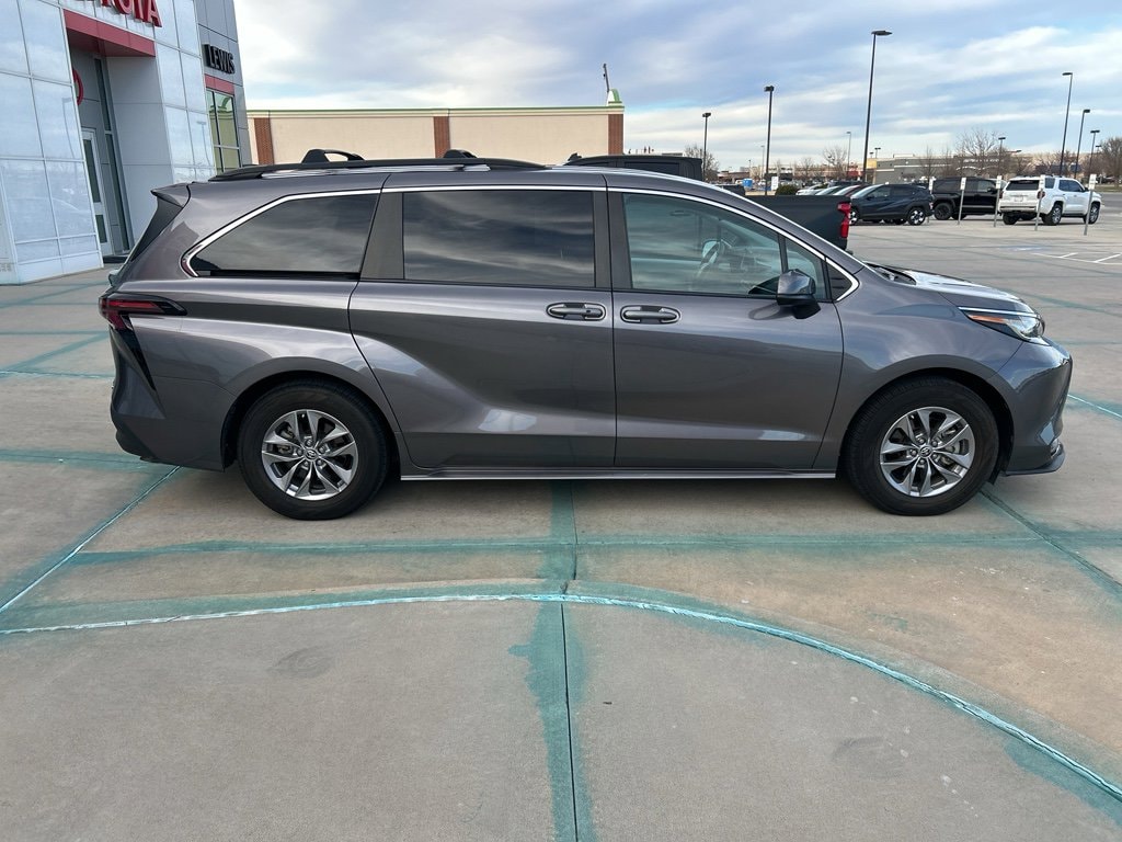 Used 2023 Toyota Sienna LE 8 Passenger Van Passenger Van